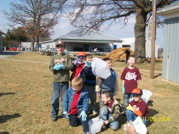 Den 5 historic walk-clean up 3-22-09 025.JPG